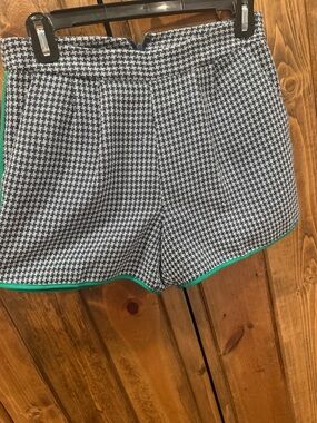 Tahari Tweed‎ Shorts w Green Trim Size 2